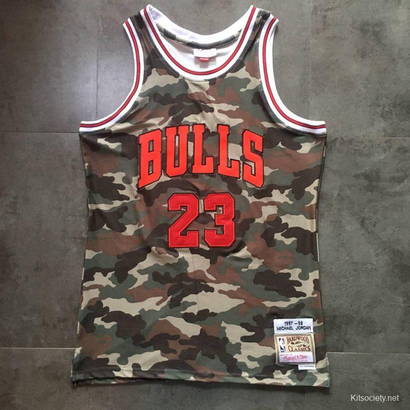 Mitchell & Ness Chicago Bulls Michael Jordan 1997-98 Camo Swingman Jersey  XXL